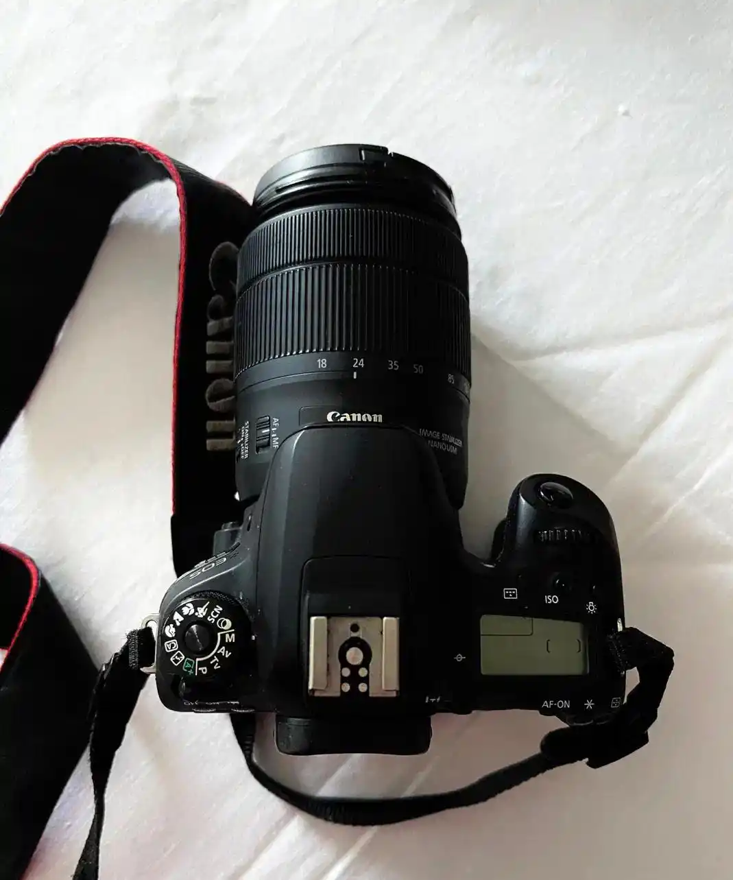 دوربین Canon EOS 77D دست دو