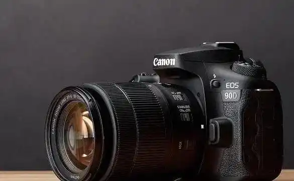 دوربین 77d کانن لنز 135-18 دست دو