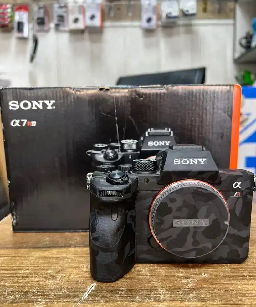 دوربین سونی a7riv دست دو