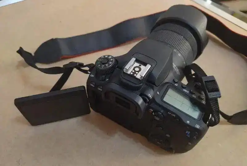 دوربین canon 90d دست دو