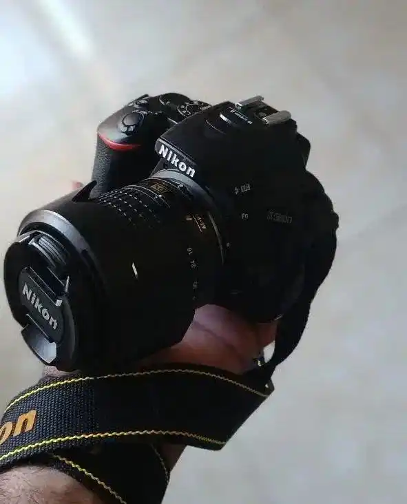 دوربین نیکون D5600 در حد نو۱۷۰۰شات دست دو
