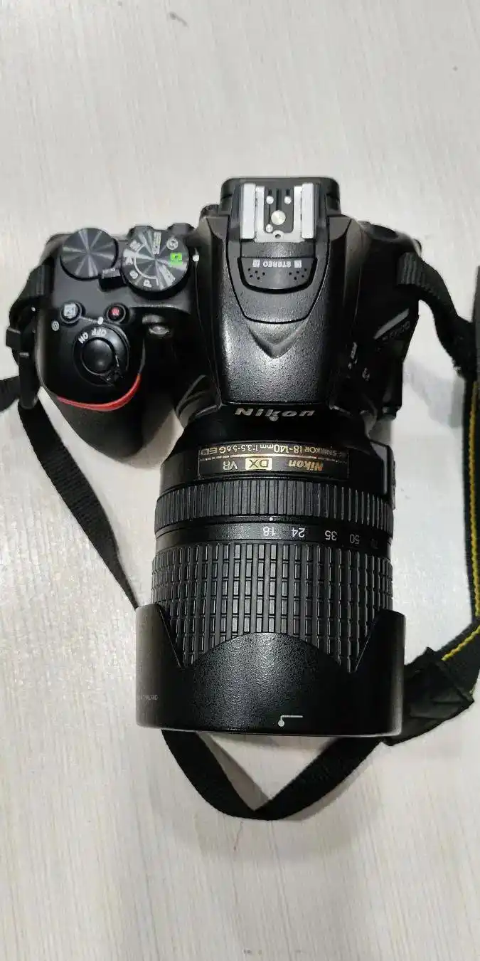 دوربین نیکون D5600 دست دو