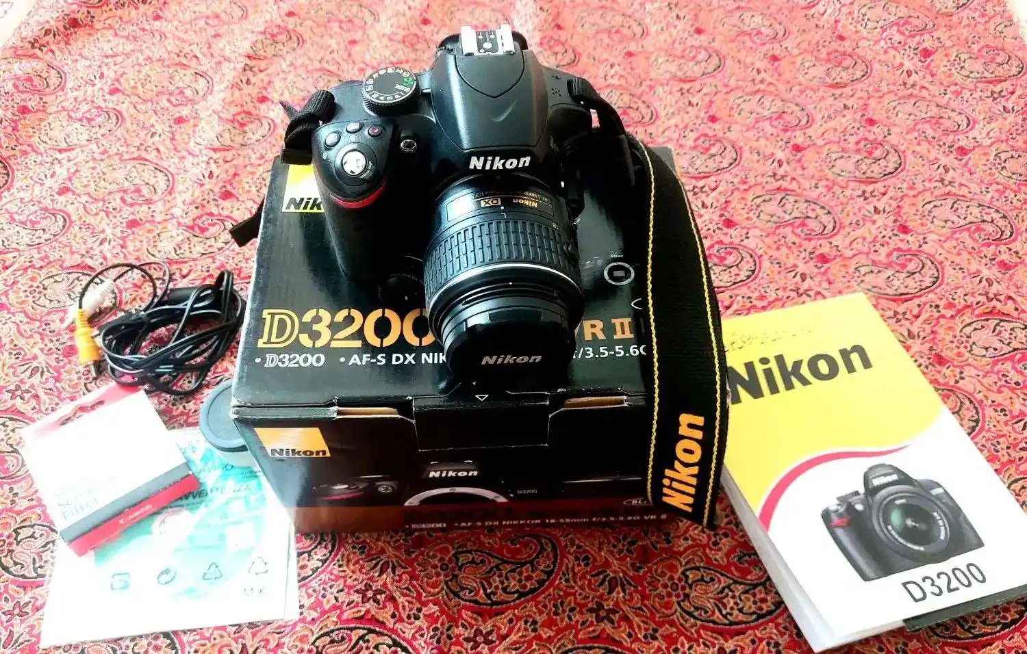 دوربین NikonD3200 دست دو