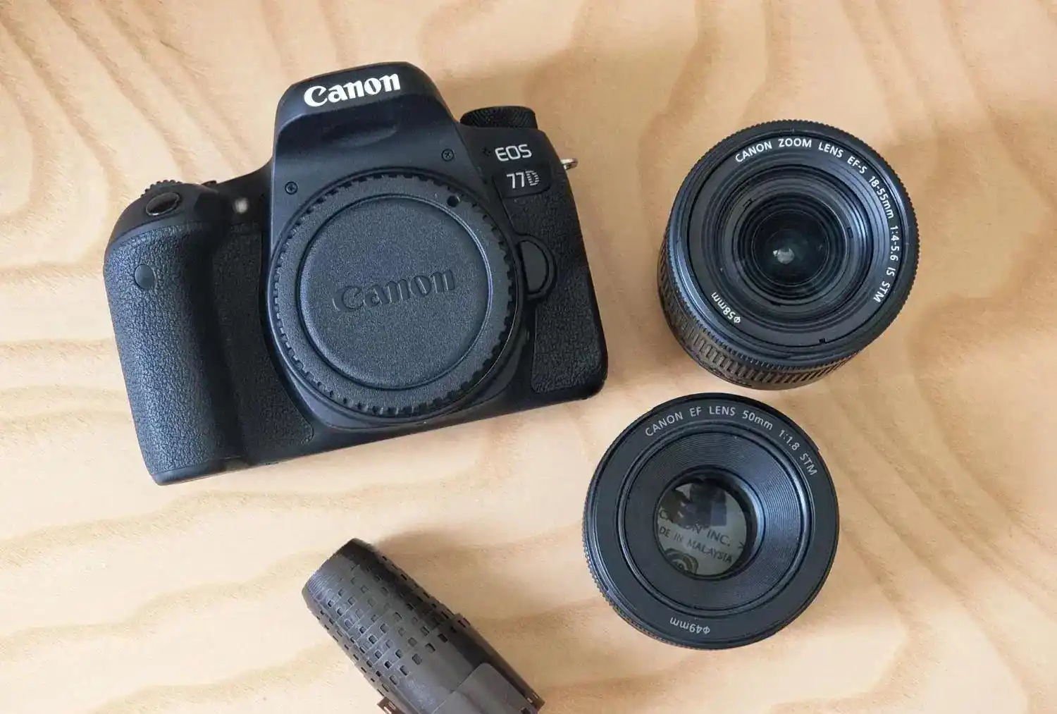 دوربین عکاسی کانن 77D در حد نو دست دو