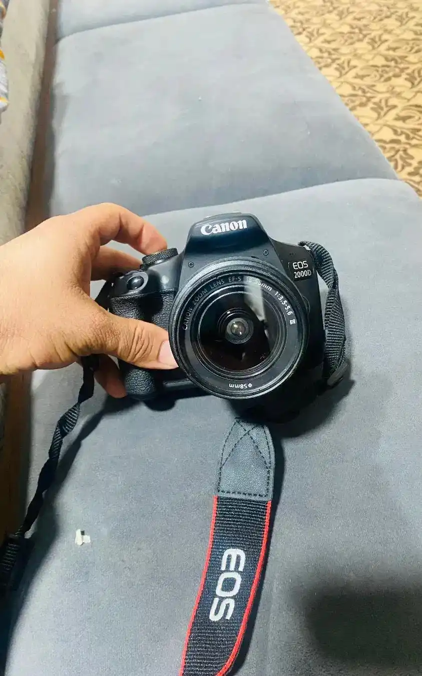 دوربین کنون 2000D دست دو