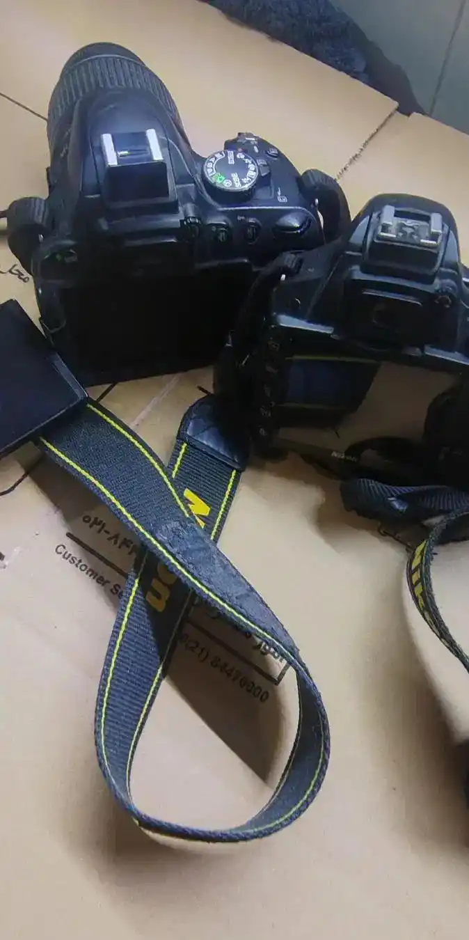 دو عدد دوربین نیکون d3200 و d5100 دست دو