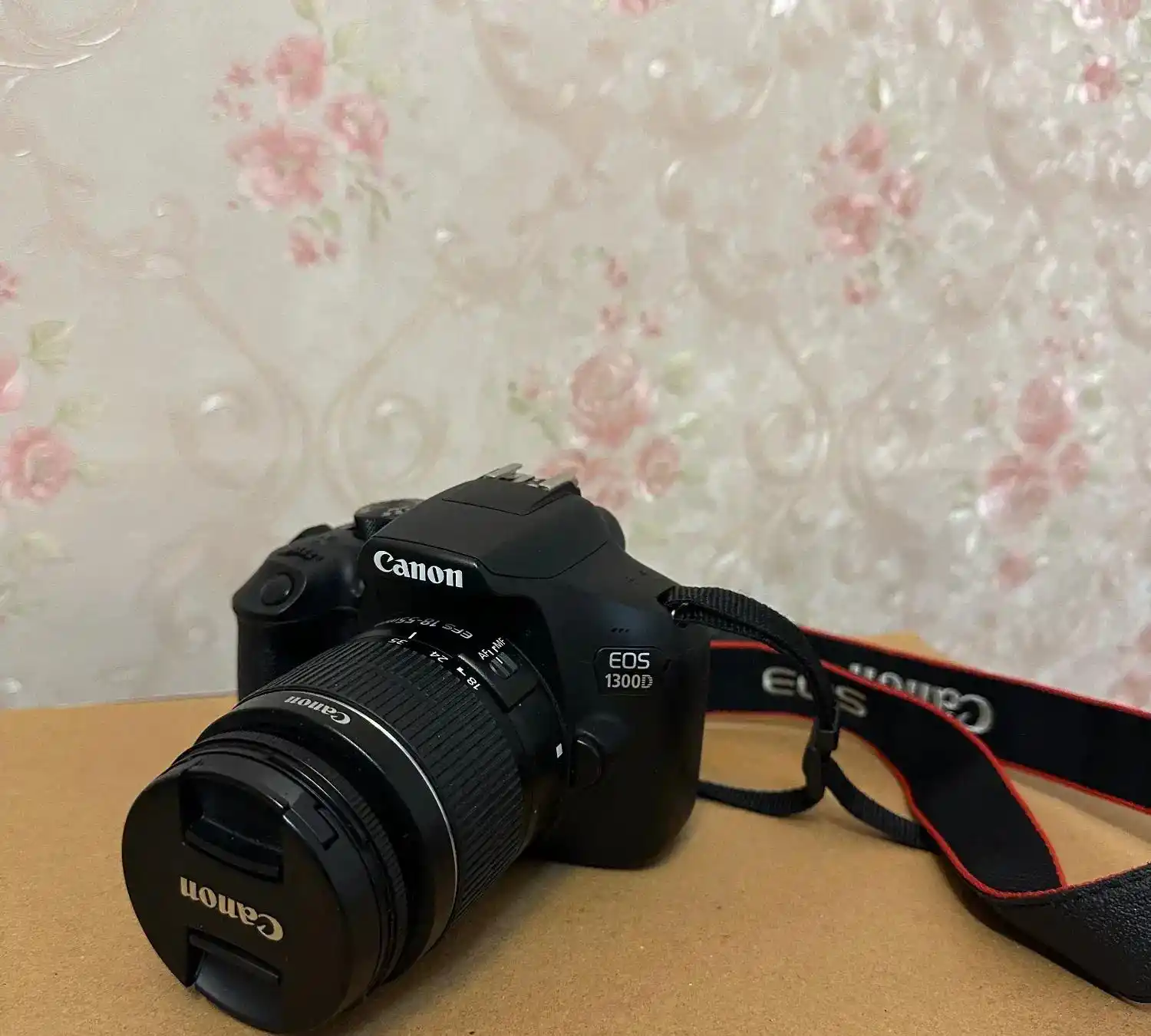 دوربین canon EOS 1300D دست دو