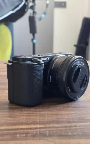 دوربین سونیZVE10لنزکیت16/50 دست دوم