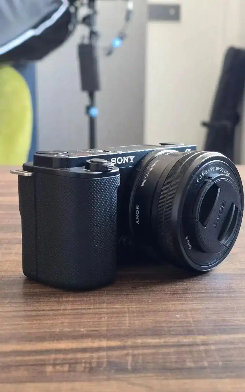 دوربین سونی zv-e10 دست دو