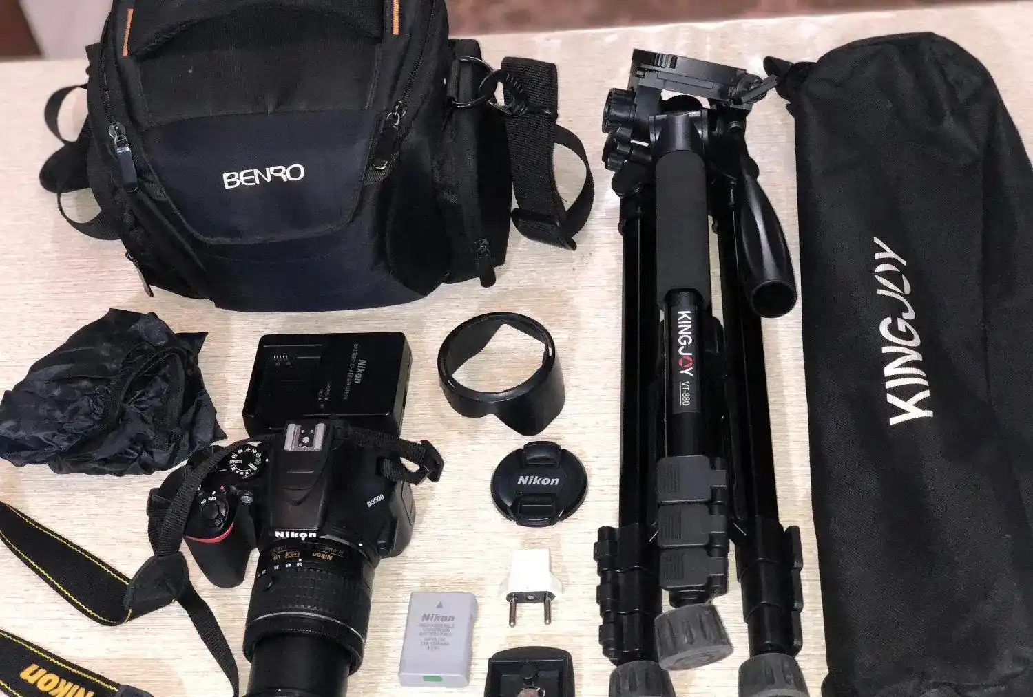 Nikon D3500+پایه دوربین kingJoy دست دو