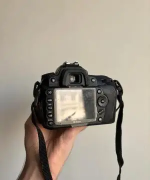 دوربین عکاسی نیکون d۹۰ با لنز زوم ۱۸- ۱۰۵ vr دست دوم