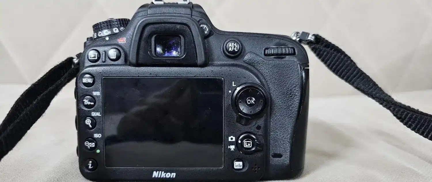 دوربین نیکون d7200 دست دو
