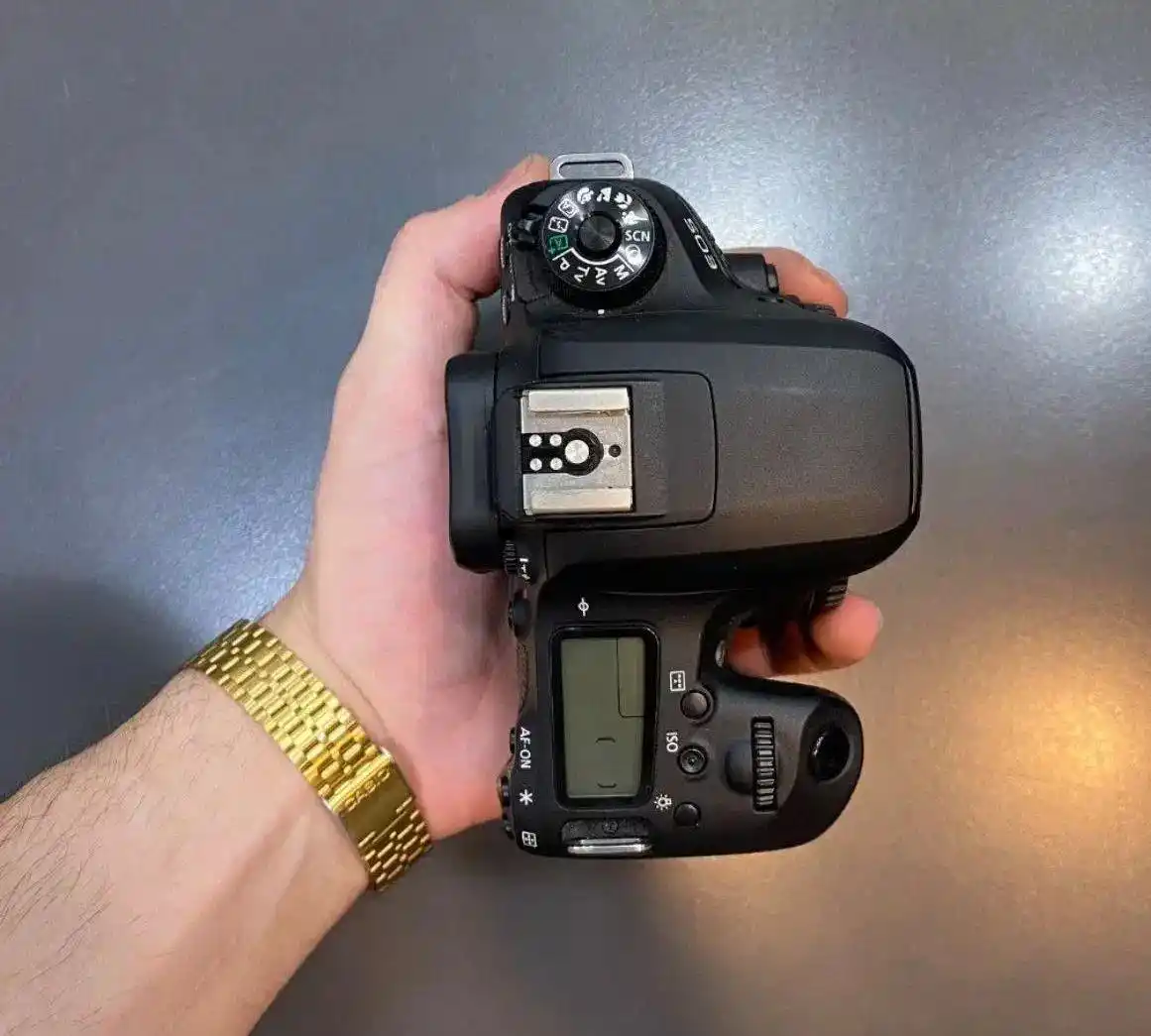 دوربین canon 77d دست دو