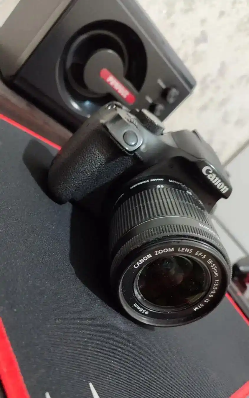 دوربین Canon 1300D دست دو