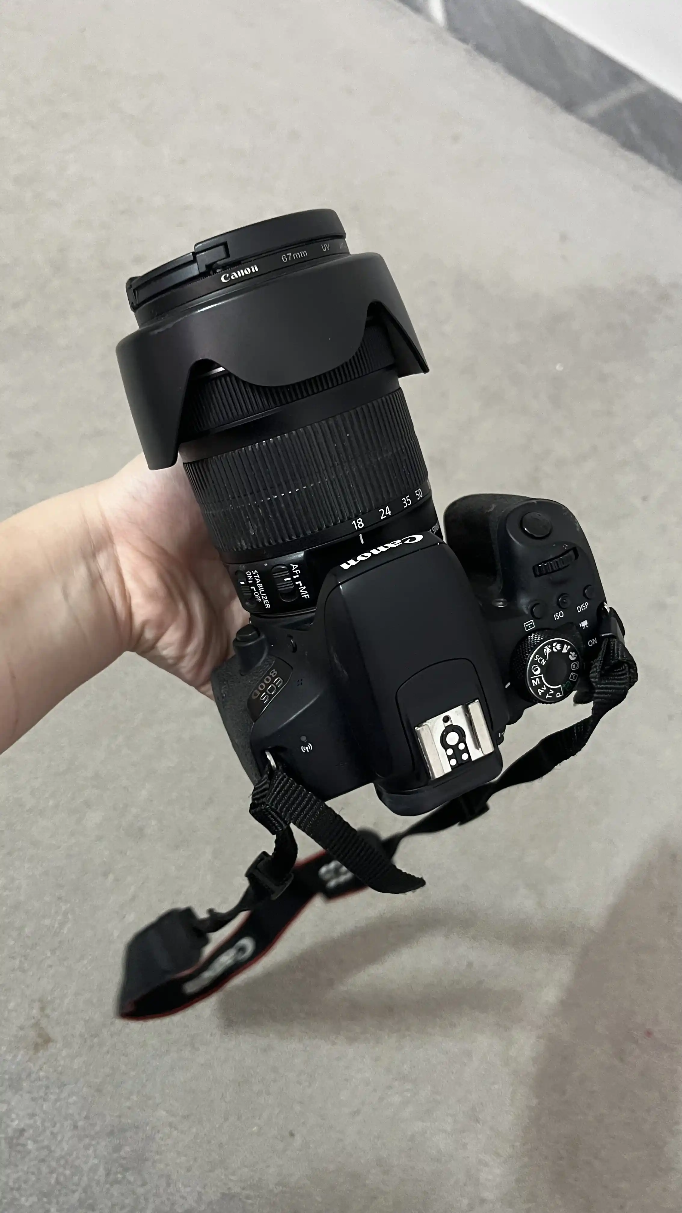 دوربین نیمه حرفه ای cannon 800d لنز 18-135 کارکرده دست دو