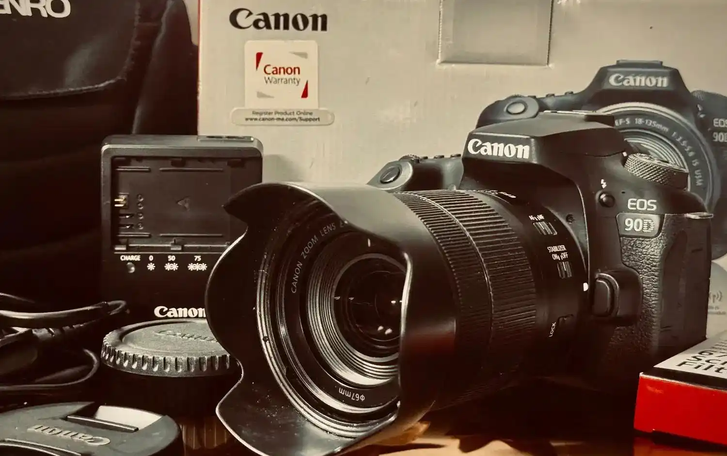 دوربین Canon 90D با تجهیزات کامل دست دو