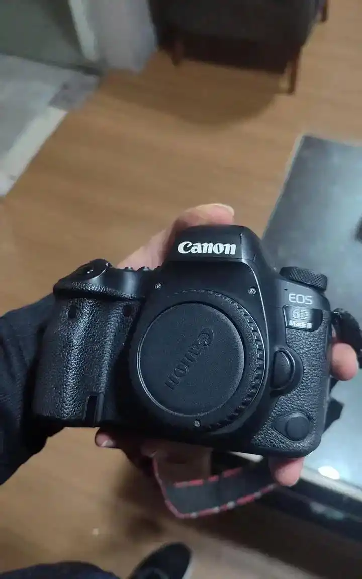 فروش دوربین کنون 6D markII همراه لنز ۵۰ ۱/۸ دست دو