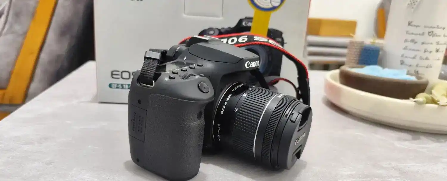 دوربین عکاسی canon 90D دست دو