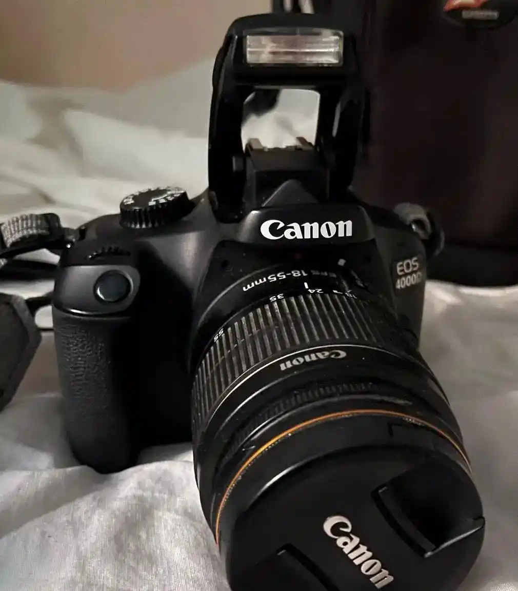 دوربین cannon 4000D دست دو