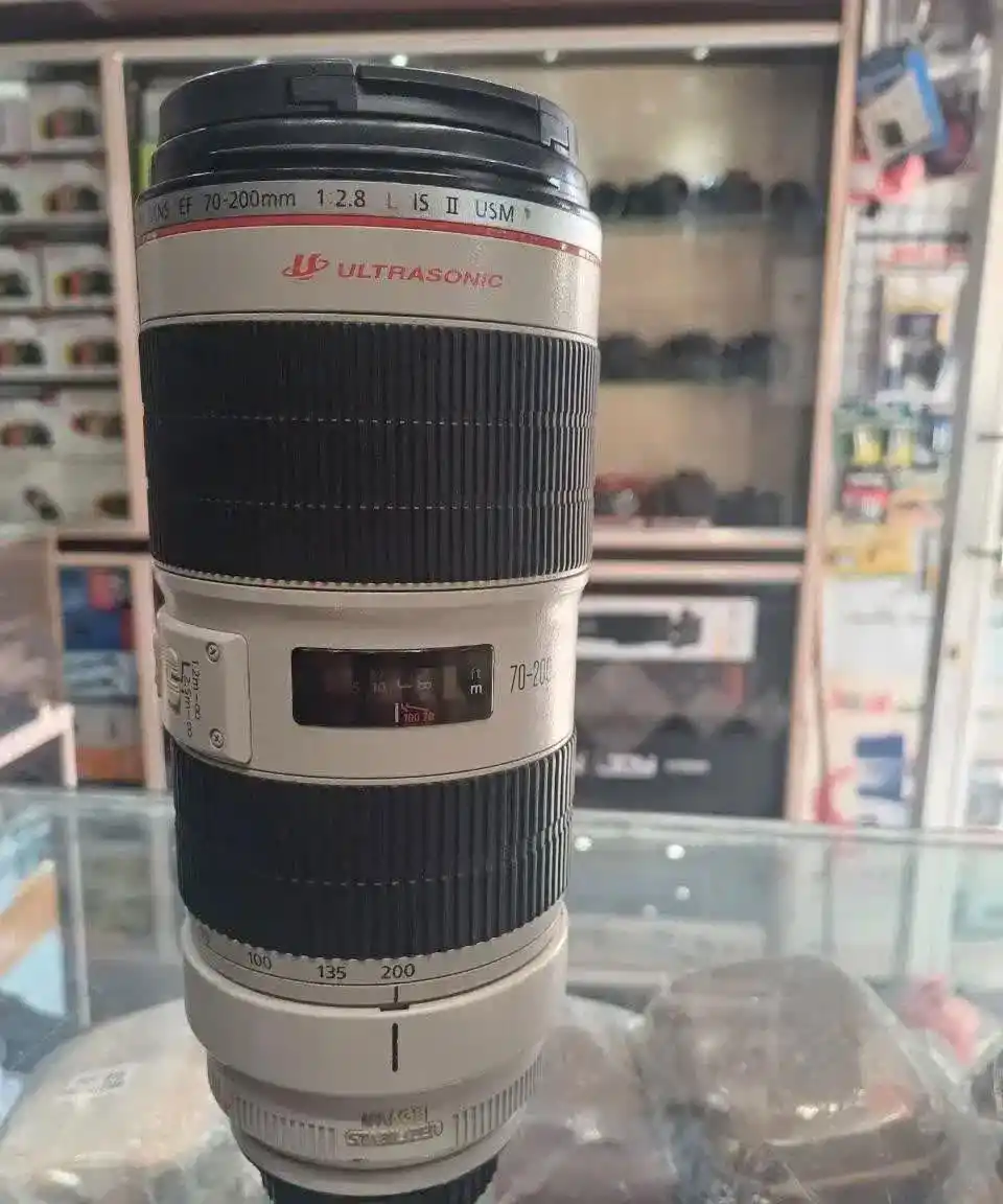 لنز عکاسی ۷۰-۲۰۰ دست دو