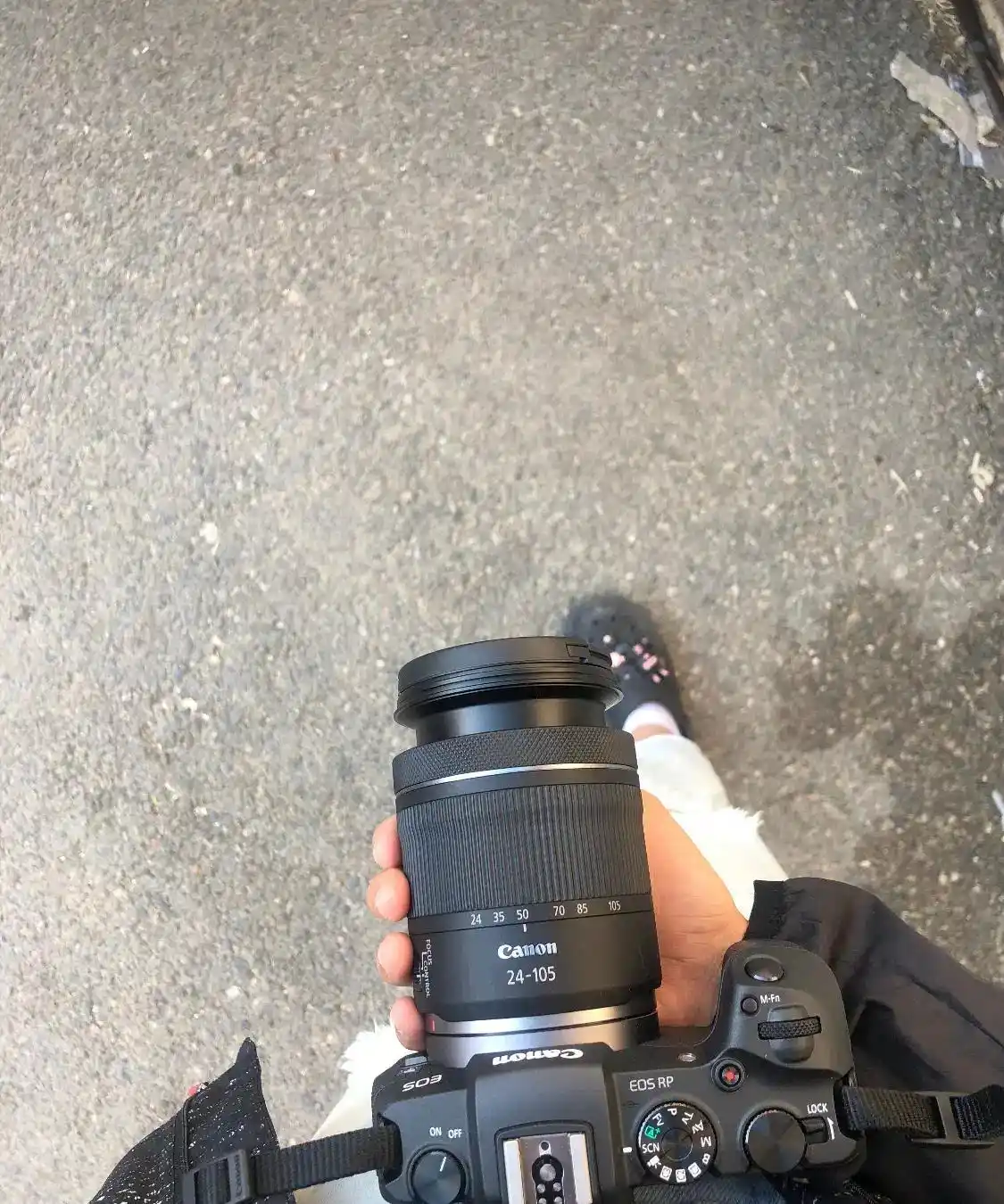 دوربین عکاسی canon EOS RP دست دو