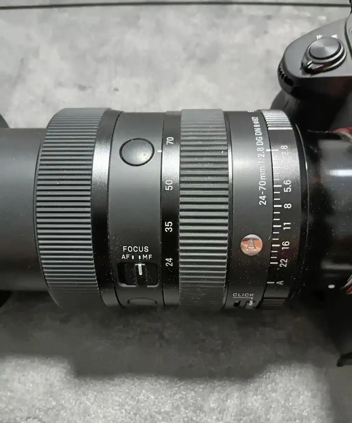 لنز سیگما Sigma 24-70mm f/2.8 تایپ 2 دست دو