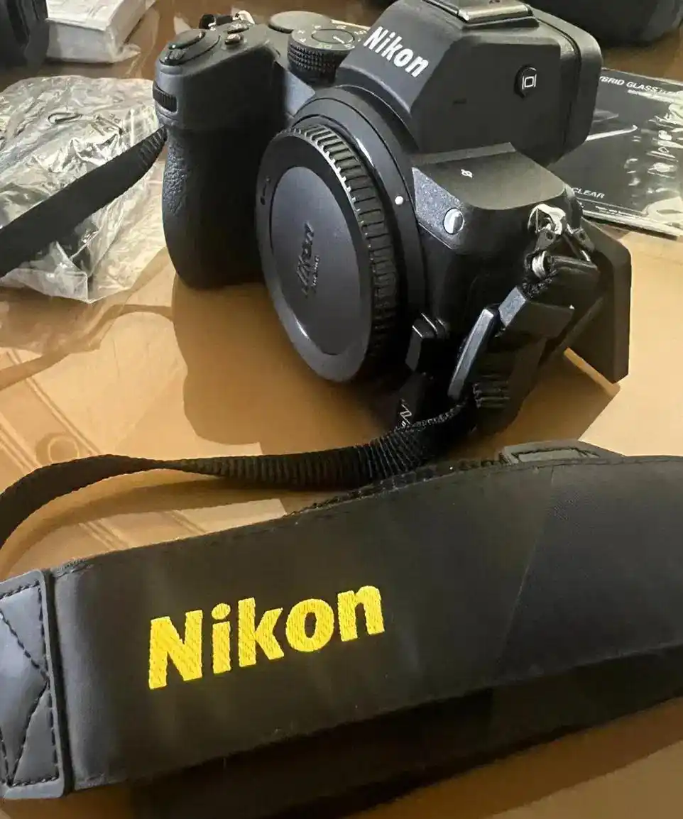 دوربین Nikon z5 دست دو