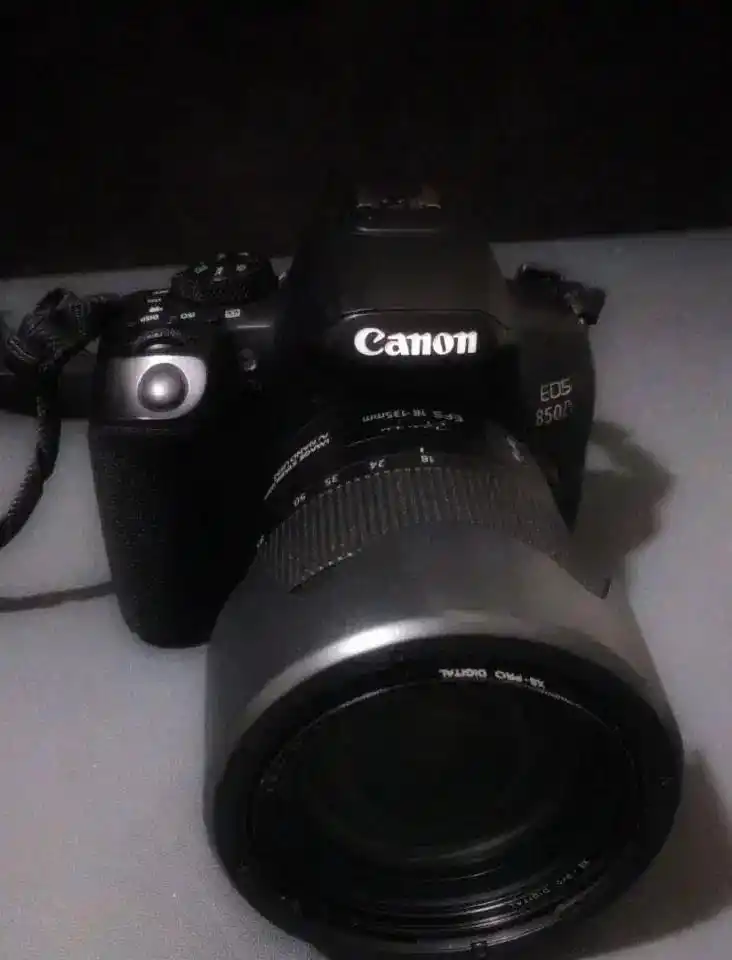 CANON 850D دست دو