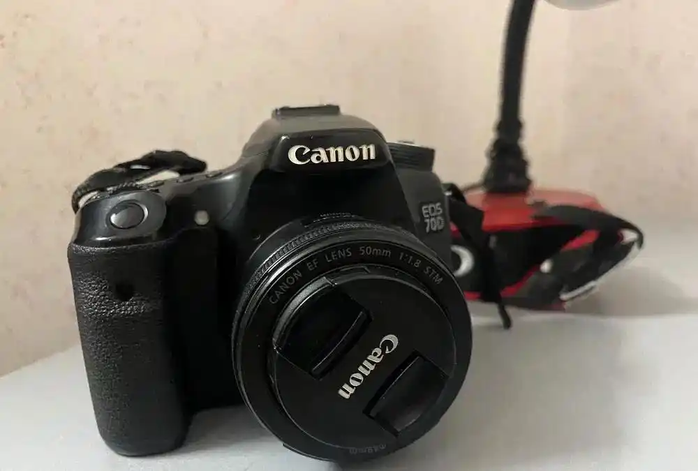 دوربین canon 70d دست دو