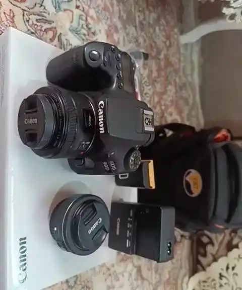 دوربین canon 90D 4k با دو عدد لنز 50 و 24 ثابت دست دو