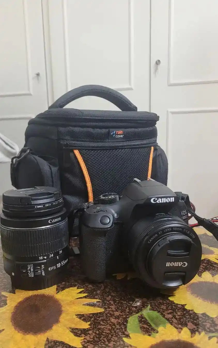 دوربین عکاسیcanon1300d درحد و کم کار دست دو