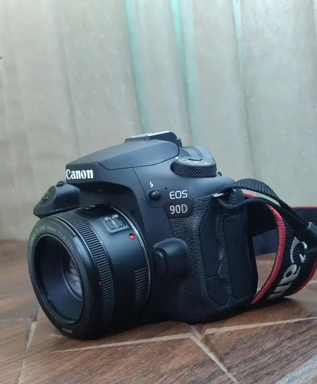 canon 90d با لنز 50mm f1.8 دست دو