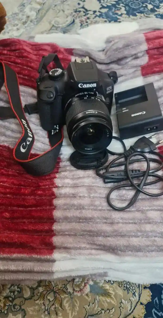 دوربین کنون d4000 دست دو