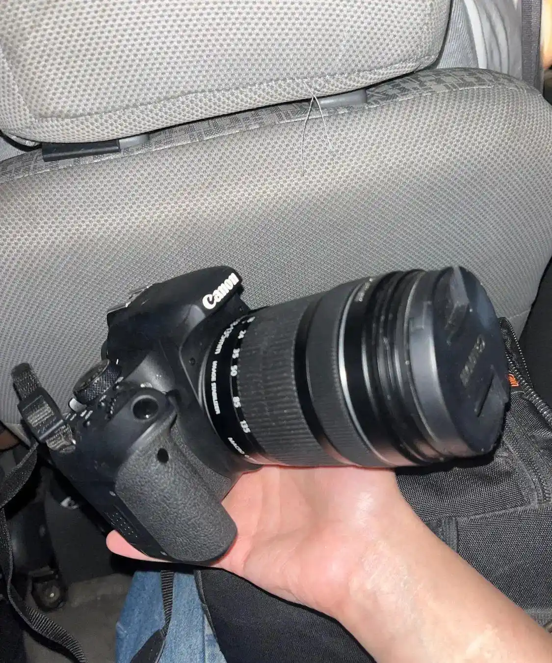 دوربین عکاسی  canon 800D دست دو