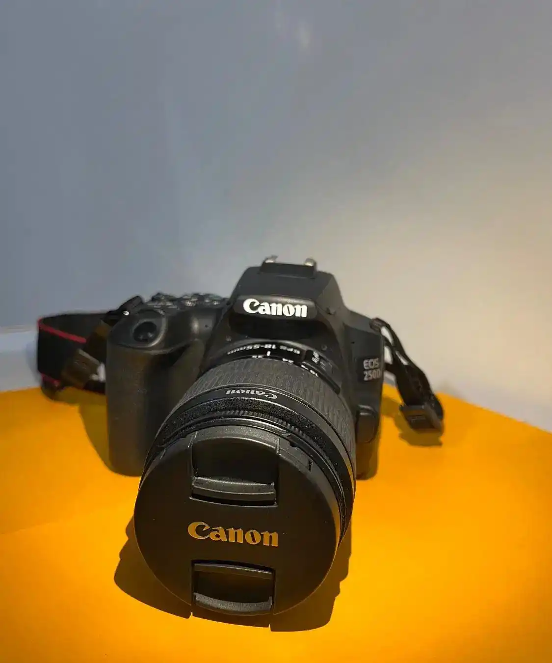 دوربین canon EOS 250d lll دست دو