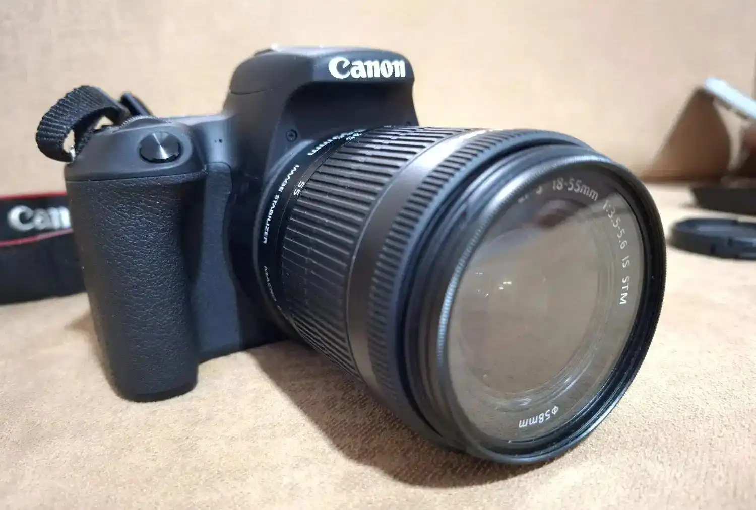 Canon 200D دست دو