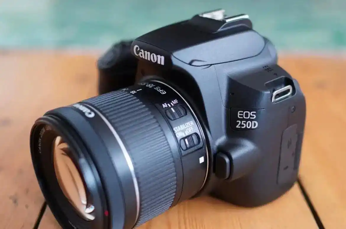 دوربین عکاسی 250D canon دست دو