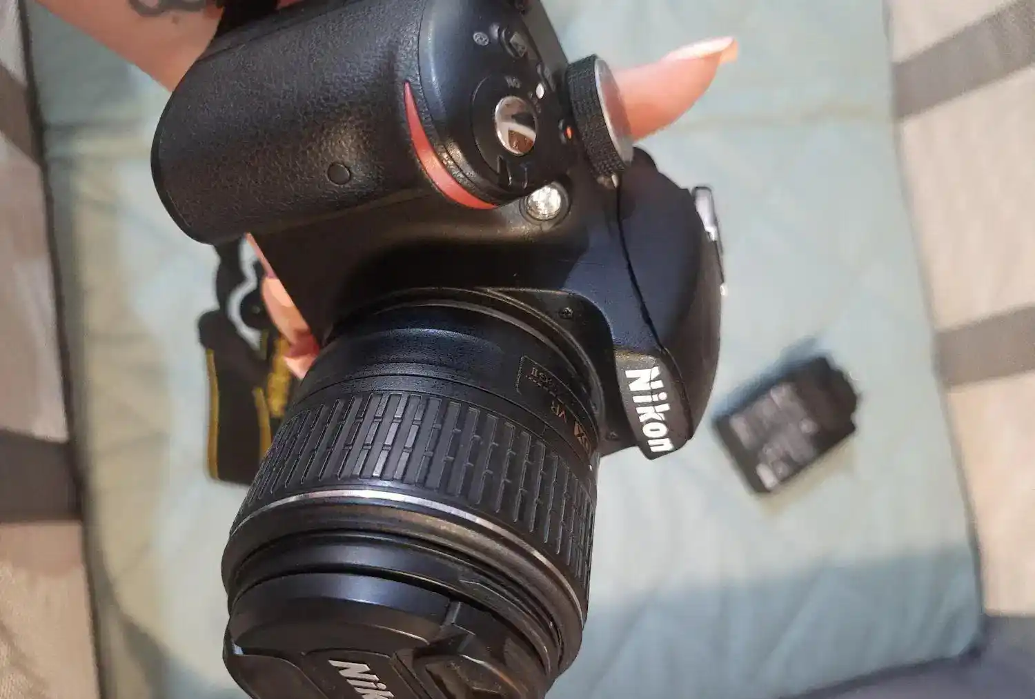 دوربین نیکون D3200 دست دو
