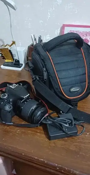 Canon 600D همراه با لنز 18-200 اضافه دست دوم