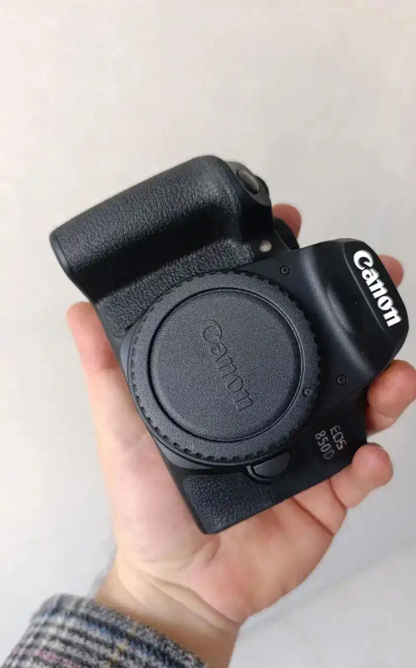 canon 850D دست دو