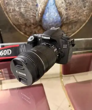 دوربین عکاسی کنون canon 60d لنز ۲۴-۱۰۵ دست دوم