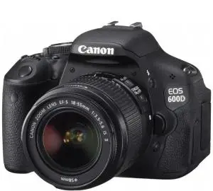 Canon 600D همراه با لنز 18-200 اضافه دست دوم