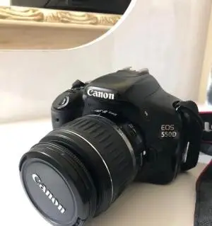 دوربین canon 550D و لنز و وسایل دست دوم