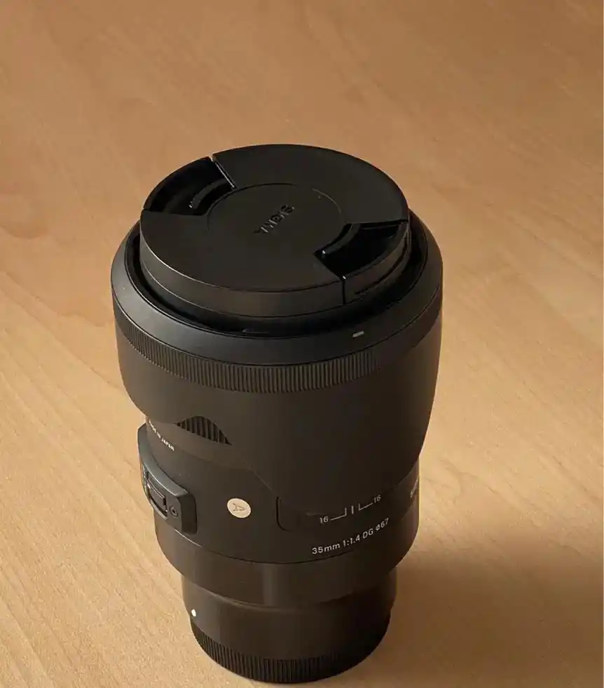 لنز ۳۵ سیگما sigma 35mm f/1.4 DG HSM Art for sony دست دو