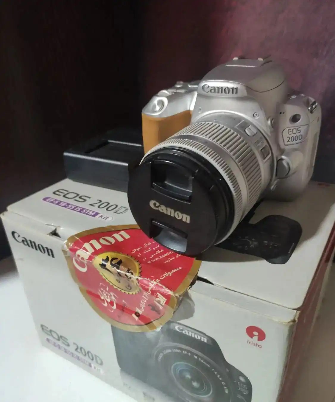 دوربین canon 200d دست دو