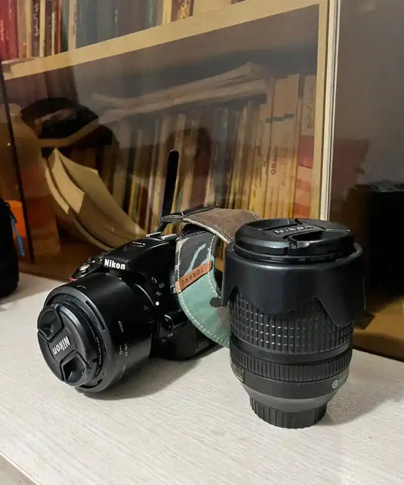 دوربین نیکون D5300 با لنز 18-140 و لنز 50 mm دست دو
