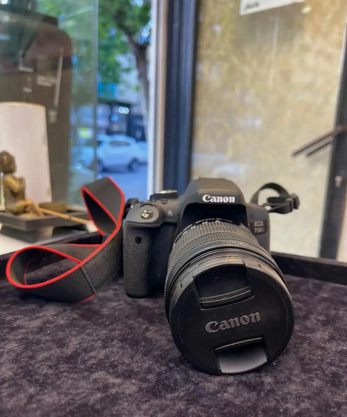 دوربین canon 750D در حد نو /لنز 18-135 دست دو