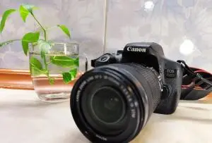 دوربین canon 750D در حد نو /لنز 18-135 دست دوم