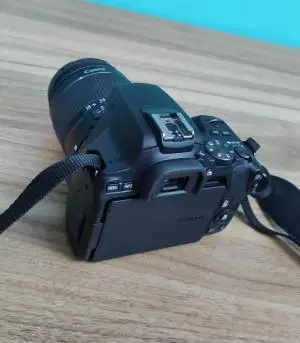 کنون 250D  با لنز اصلی دست دوم