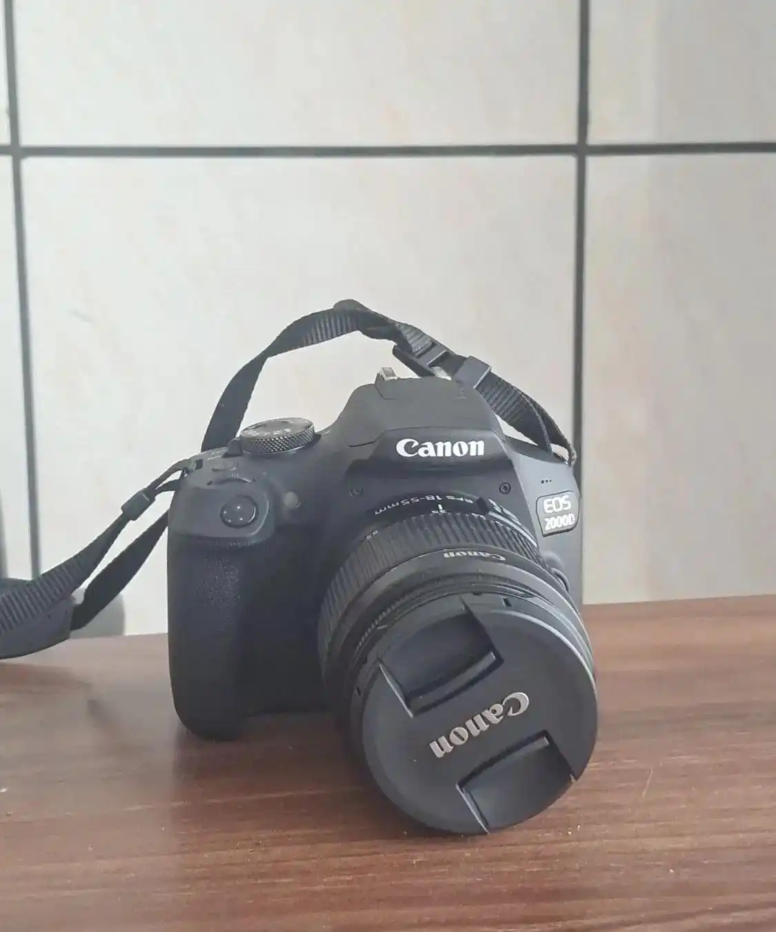 Canon EOS 2000D kit EF-S 18-55mm IS II دست دو